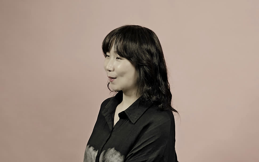 KyoungHae Park, founder of Onda Korea, speaking during a studio interview.